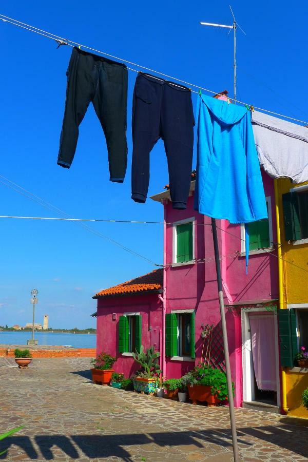 Night Galleria Holiday Home - Bed & Art In Burano - The Pink House Eksteriør billede