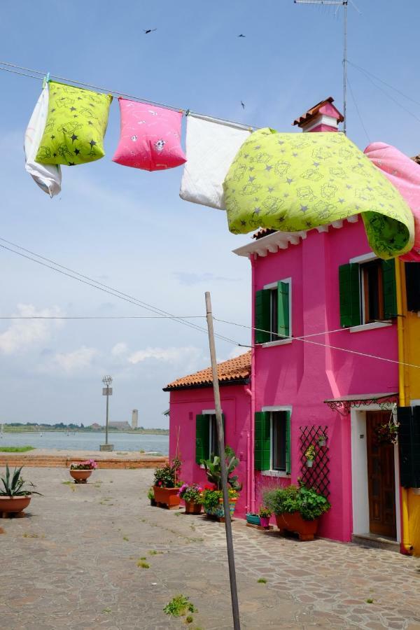 Night Galleria Holiday Home - Bed & Art In Burano - The Pink House Eksteriør billede